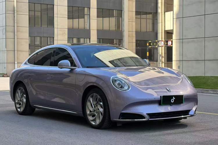 Used ORA Lightning Cat 2022 555 km Luxury Edition Front Right 45 Deg