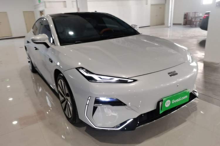 Used Geely Galaxy E8 2024 665 km Range Rear-Drive Starship Long-Range Version

