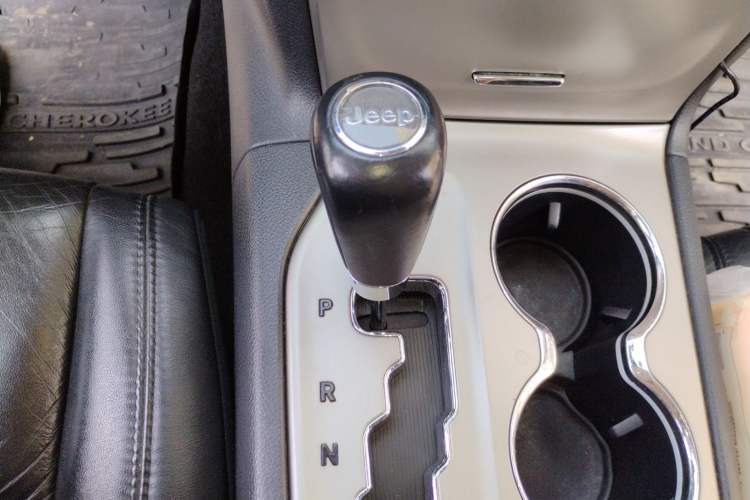 Used Jeep Grand Cherokee 2011 Revised 3.6L Luxury Edition