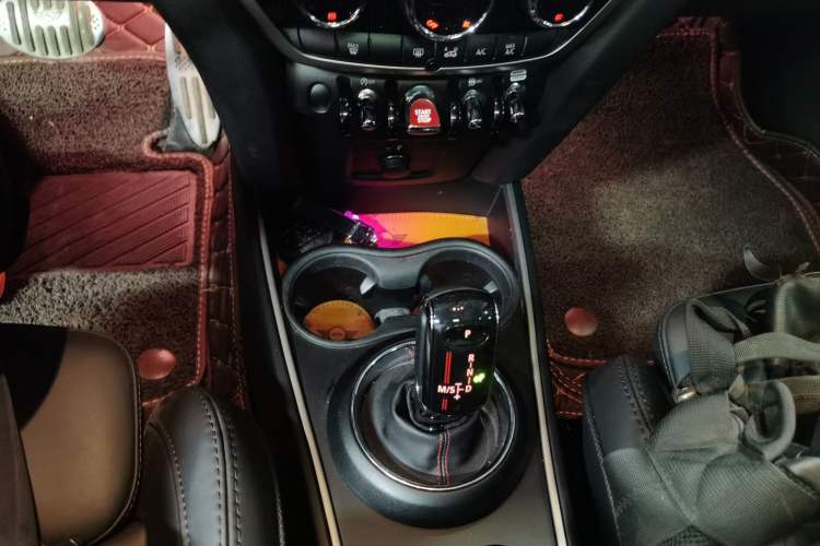 Used MINI Countryman 2019 2.0T COOPER S ALL4 Artist Gear Lever