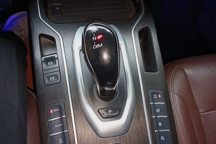 Used Wey VV6 2020 2.0T Two-Wheel Drive Smart Enjoyment+ Gear Lever