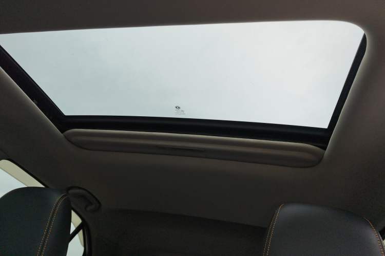 Used Dongfeng Aeolus AX4 2018 1.6L DCT Trendy & Stylish Model with Sunroof
