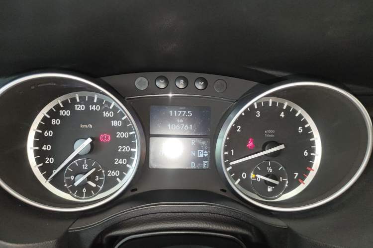 Used Mercedes-Benz R-Class 2017 R 320 4MATIC Business Edition Prestige Model Instrument Cluster