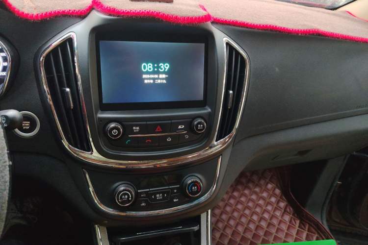 Used Baojun 560 2015 1.8L manual luxury version
