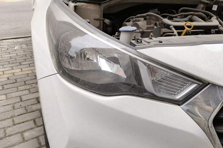 Used Hyundai Verna (new generation) 2016 1.4L Automatic Cool Edition GLS Right Front Headlight