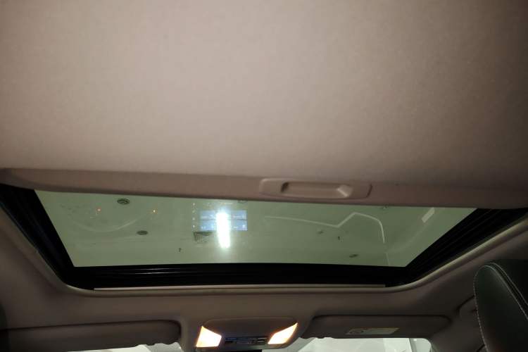 Used Toyota RAV4 2021 2.0L CVT Two-Wheel Drive Fashion Edition Headliner