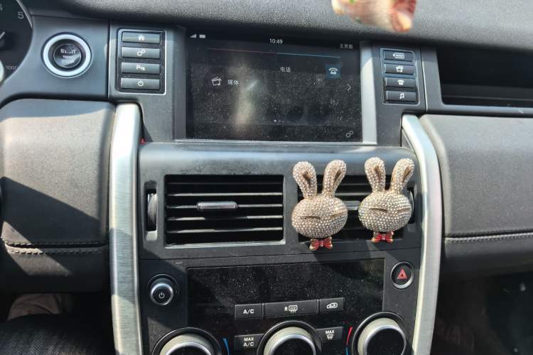 Used Land Rover Discovery Sport 2016 2.0T SE Audio And AC Panel