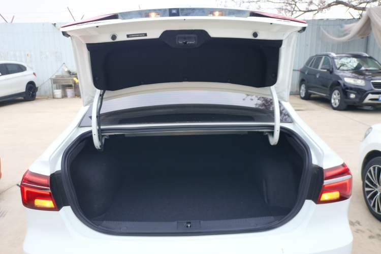 Used Roewe i6 2020 PLUS 1.6L CVT 4G Connected Glory Flagship Edition Trunk