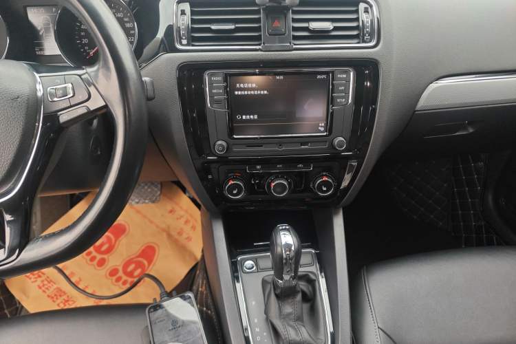 Used Volkswagen Sagitar 2017 180TSI Automatic Luxury Edition
