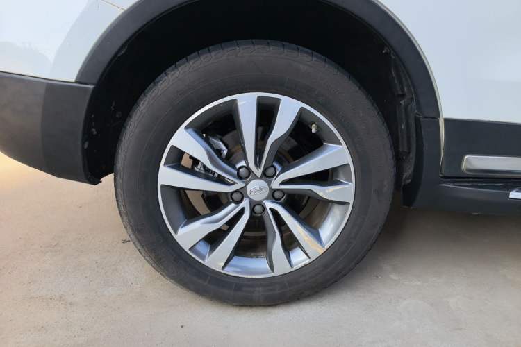 Used Geely Auto Emgrand X7 Sport 2016 2.0L Manual Smart Connect Version
