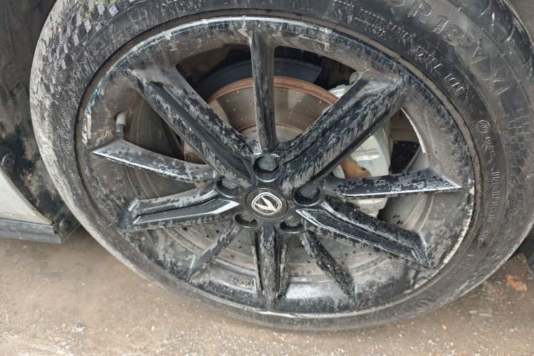 Used CHANGAN UNI-V 2022 1.5T Prestige Version Right Front Wheel Hub