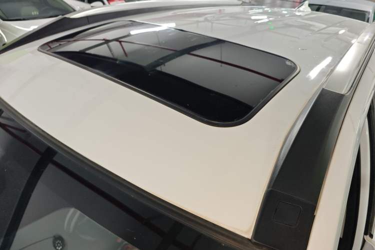 Used Haval M6 2017 1.5T Automatic Two-Wheel Drive Prestige Model Roof