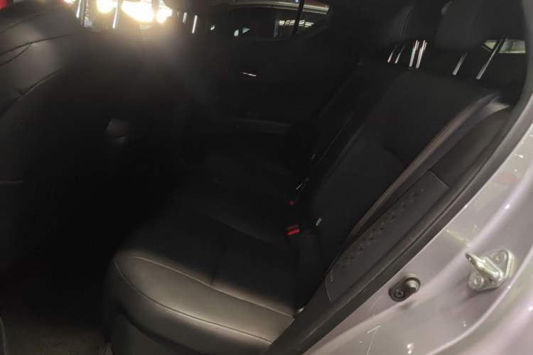 Used Toyota IZOA 2018 2.0L Yichi Version China VI Standard