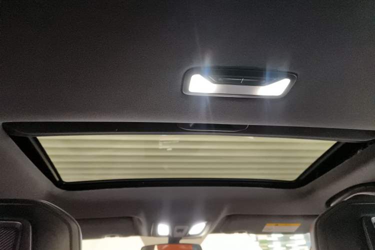 Used Changan UNI-V iDD 2023 ZhiDian iDD 1.5T 113km Smart & Fun Version
