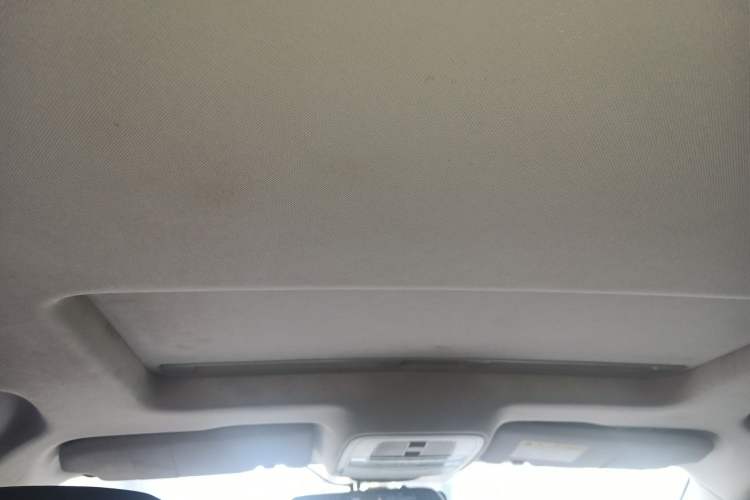 Used Roewe i5 2019 1.5L Automatic 4G Connected Langyue Edition Headliner