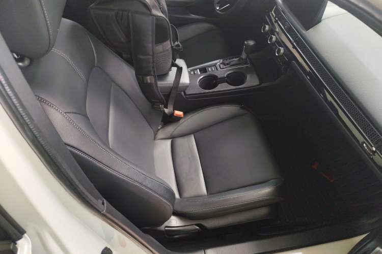 Used Honda Civic 2022 240TURBO CVT Dynamic Edition Right Front Seat