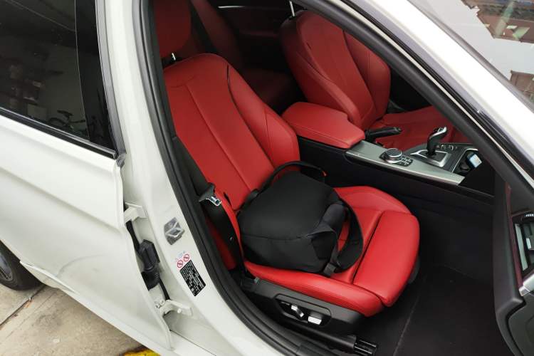 Used BMW 3 Series 2019 320i M Sport Night Edition Right Front Seat