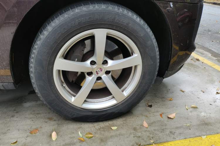 Used Porsche Macan 2020 Macan 2.0T Right Front Wheel Hub