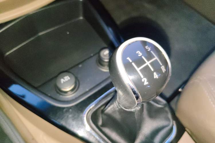 Used Wuling Hongguang 2014 1.5L S Comfort Model
