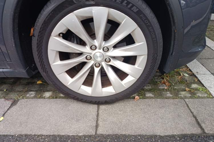 Used Tesla Model X 2017 X 100D Long Range Edition Right Front Wheel Hub