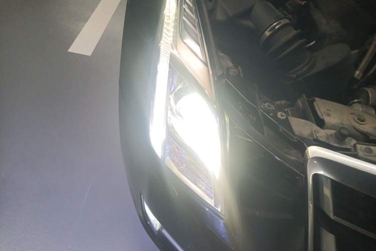 Used Cadillac XTS 2017 28T Elite Model Right Front Headlight