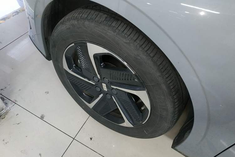 Used Geely Galaxy L6 2024 125km PLUS Dragon Edition Left Front Wheel Hub