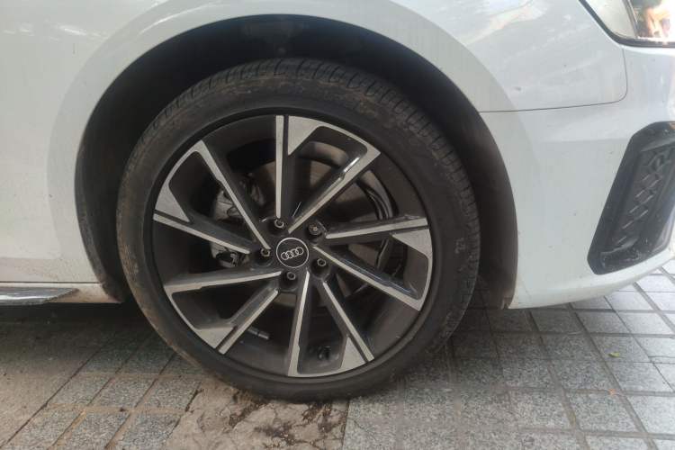 Used Audi A4L 2023 40 TFSI Luxury Dynamic Model Right Front Wheel Hub