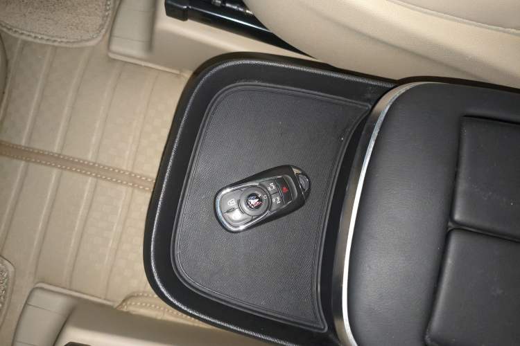 Used Buick GL8 2022 ES Landtrek 653T Luxury Edition
