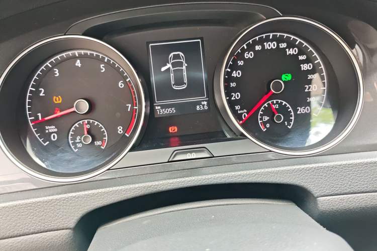 Used Volkswagen Golf 2017 230TSI Automatic Comfort Edition – Celebrating Milestone of One Million Units Odometer Close Up