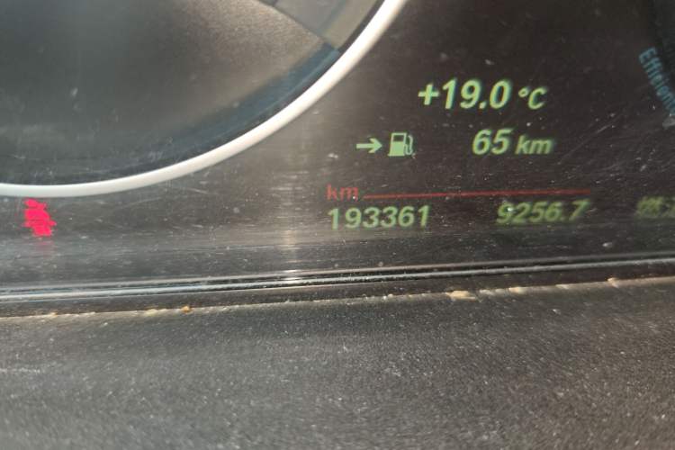 Used BMW 3 Series 2015 320Li Luxury Design Package Premium Edition Odometer Close Up