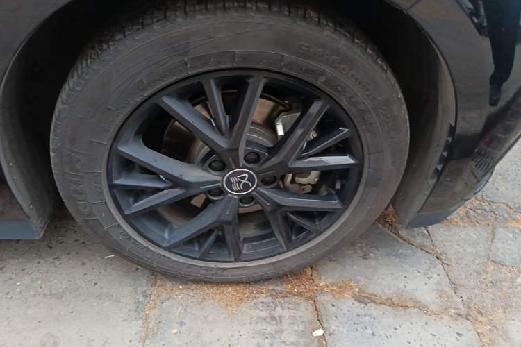 Used BYD Han 2025 DM-i 125KM Elite Model Right Front Wheel Hub
