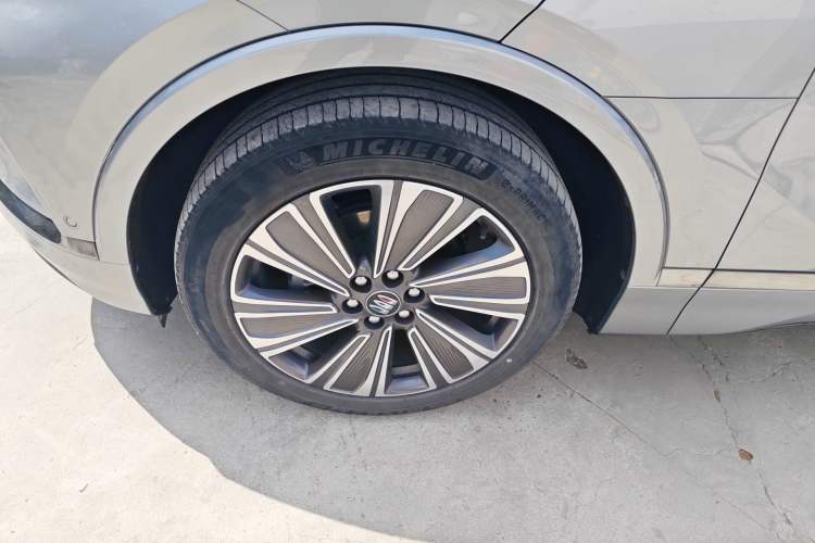 Used Buick E5 2023 Zhenxiang Standard Range Edition Left Front Wheel Hub