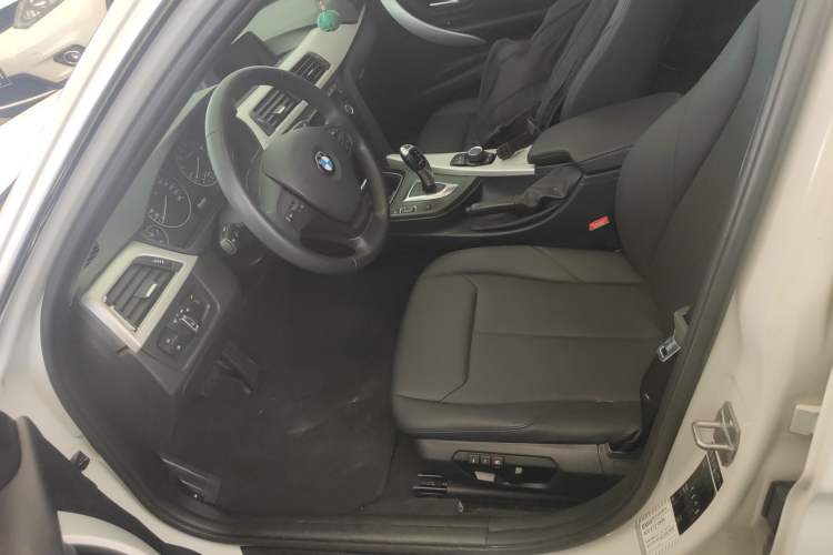 Used BMW 3 Series 2014 320Li Fashion Model Left Front Seat