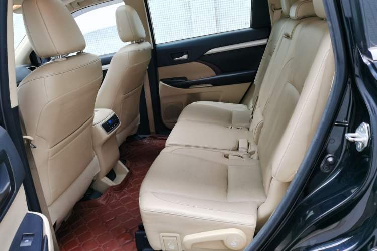 Used Toyota Highlander 2015 2.0T Four-Wheel Drive Luxury Edition 7-Seater Left Rear Seat