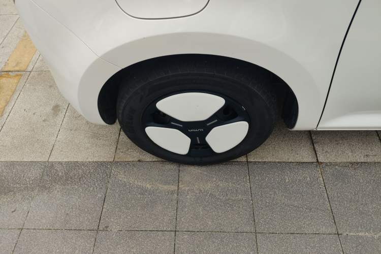 Used CHANGAN NEVO Lumin 2022 155 km – Refreshingly Sweet Edition Left Front Wheel Hub