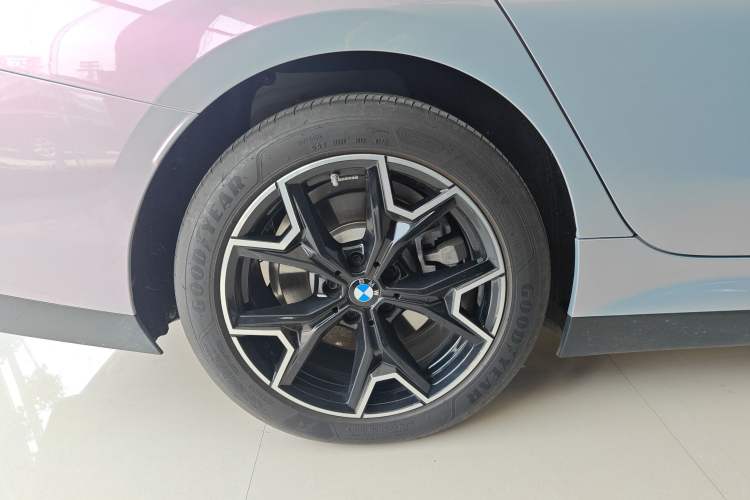 Used BMW i3 2025 eDrive 40 L Midnight Edition Right Rear Wheel Hub