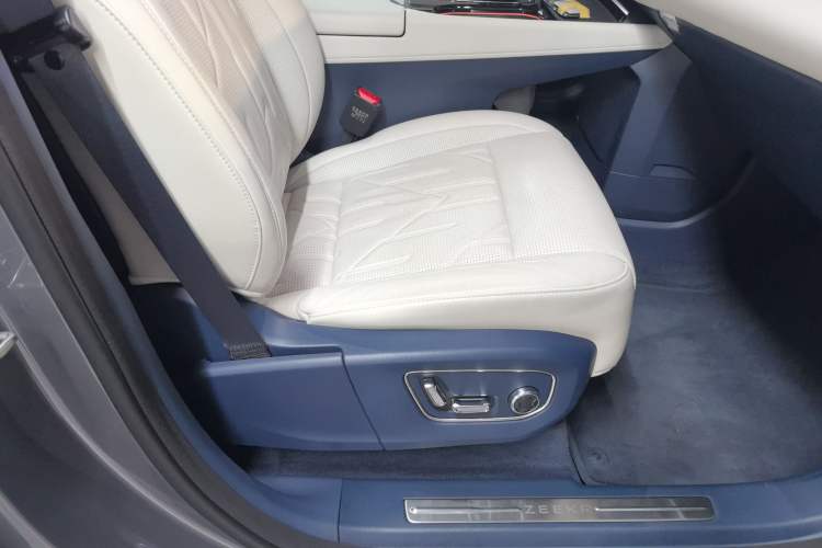 Used Zeekr 009 2024 Six-Seat Executive Version 4WD 108 kWh Right Front Seat