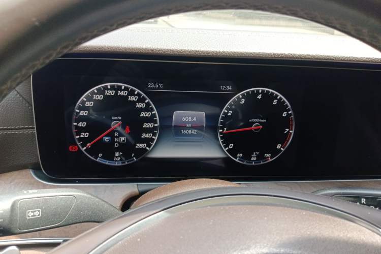 Used Mercedes-Benz E-Class 2018 Facelift E 300 L Luxury Edition
