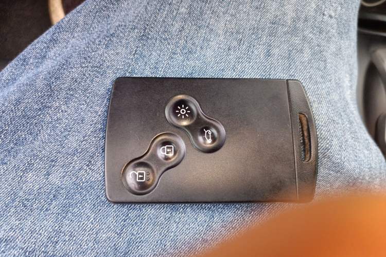 Used Renault Koleos 2014 Revised Version 2.0L Two-Wheel Drive Fashion Edition Vehicle Key