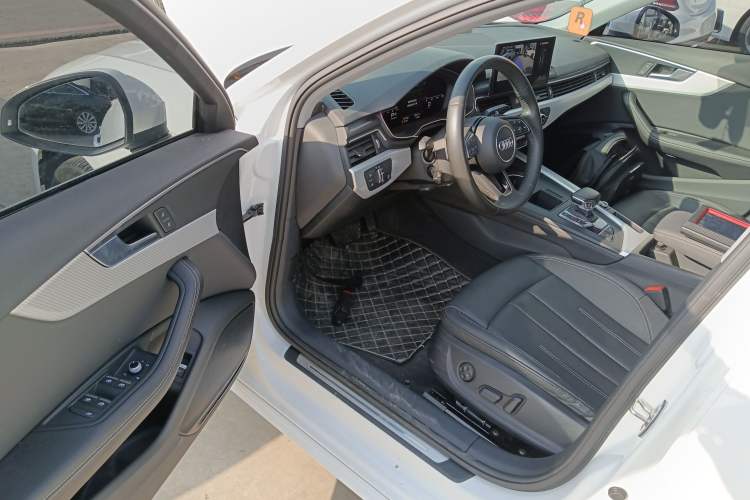 Used Audi A4L 2020 40 TFSI Fashionable and Elegant Model Driver Seat