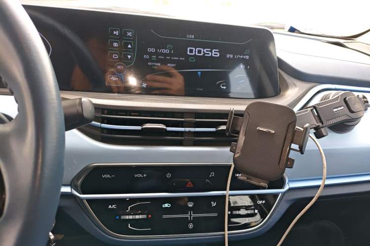 Used CHANGAN OSHAN Benni E-Star 2022 Qingxin Edition Colorful Model Lithium-NMC Audio And AC Panel