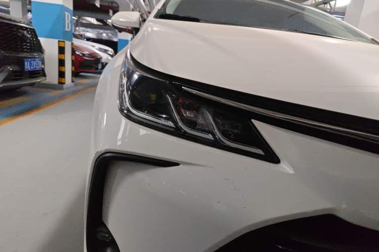 Used Toyota Corolla 2021 Dual-Motor 1.8L E-CVT Elite Edition Right Front Headlight