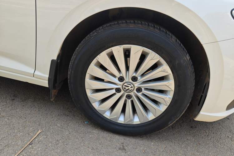 Used Volkswagen Lavida 2019 1.5L Manual Comfort Edition China VI Standard Right Front Wheel Hub