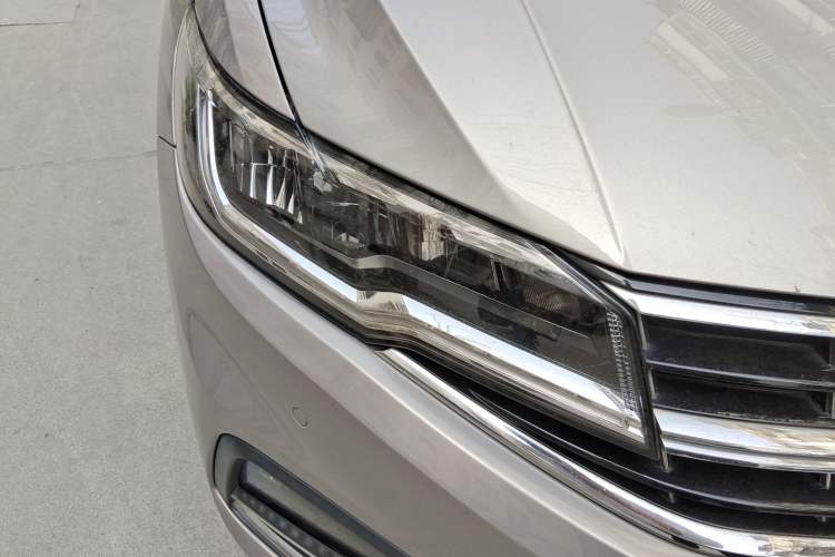 Used Volkswagen Bora 2019 1.5L Automatic Luxury Version Right Front Headlight