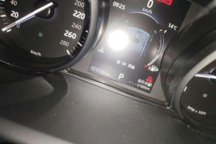 Used Land Rover Range Sport  Odometer Close Up