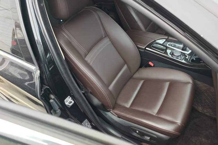 Used BMW 5 Series 2017 525Li Luxury Design Package Right Front Seat