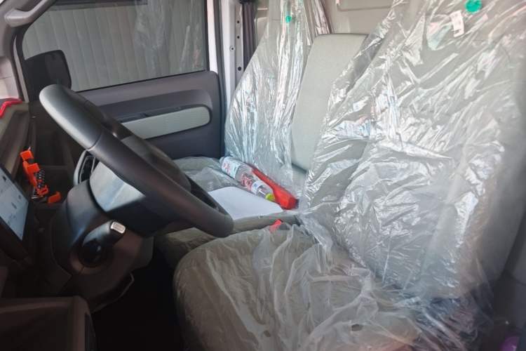 Used Farizon Xingxiang V 2025 Xingxiang V7E Smart Edition, Ewei 51.52 kWh Left Front Seat