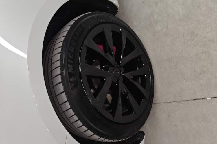 Used Tesla Model 3 2022 Rear-Wheel-Drive Version Left Front Wheel Hub