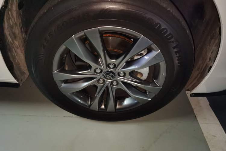 Used Toyota SIENNA 2026 Model 2.5L Dual-Engine Four-Wheel-Drive Premium Edition