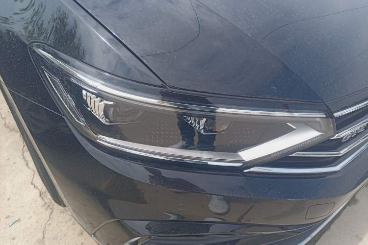 Used Volkswagen Magotan GTE Plug-in Hybrid 2020 GTE Luxury Model Right Front Headlight